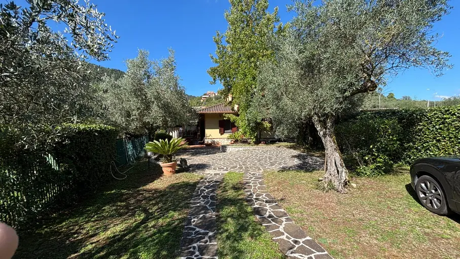 Villa bifamiliare Via Sezze 52, Bassiano