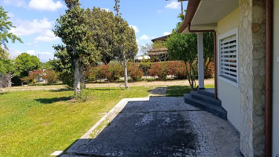 Villa bifamiliare Via Del Frassoneto 170, Latina