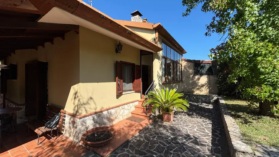 Villa bifamiliare Via Sezze 52, Bassiano