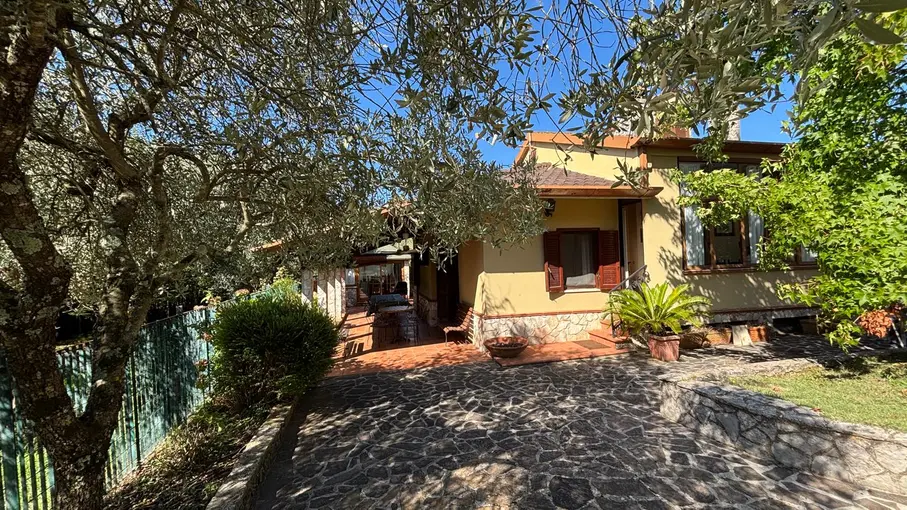 Villa bifamiliare Via Sezze 52, Bassiano
