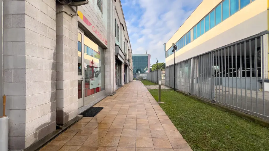 Stabile o palazzo Via P. Togliatti 1, Corsico