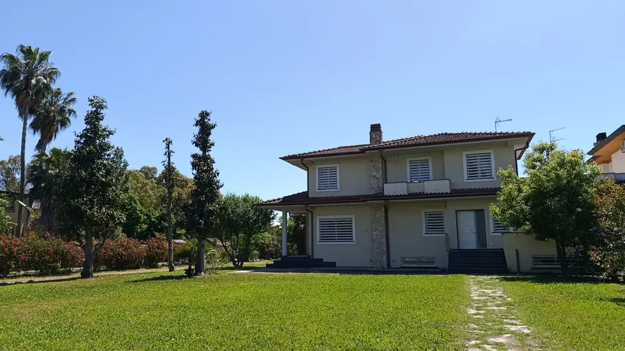 Villa bifamiliare Via Del Frassoneto 170, Latina