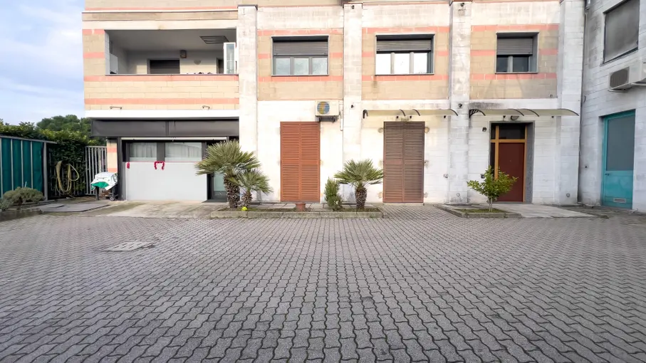 Stabile o palazzo Via P. Togliatti 1, Corsico