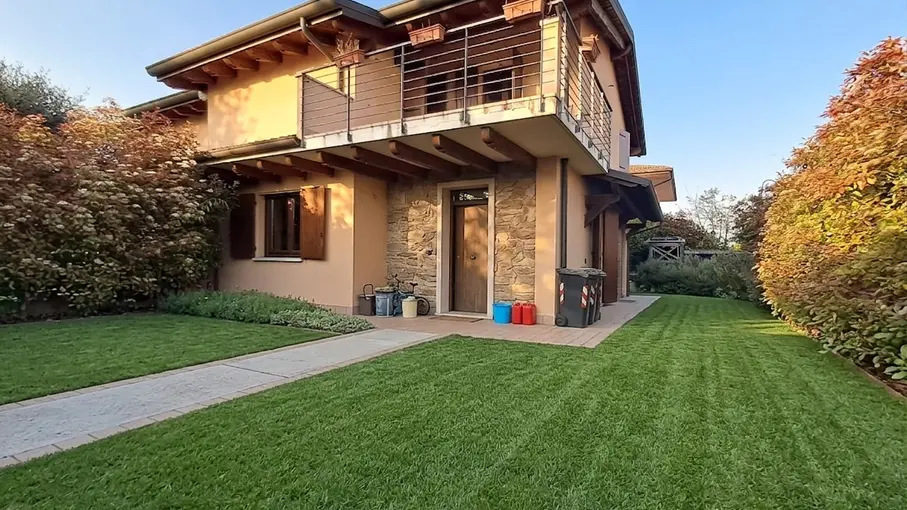 Villa bifamiliare Via Lucio Battisti 19, Concamarise