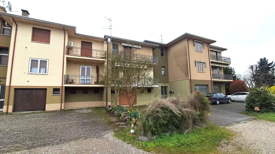Appartamento Via Noradino Zapparoli 5, Borgocarbonara