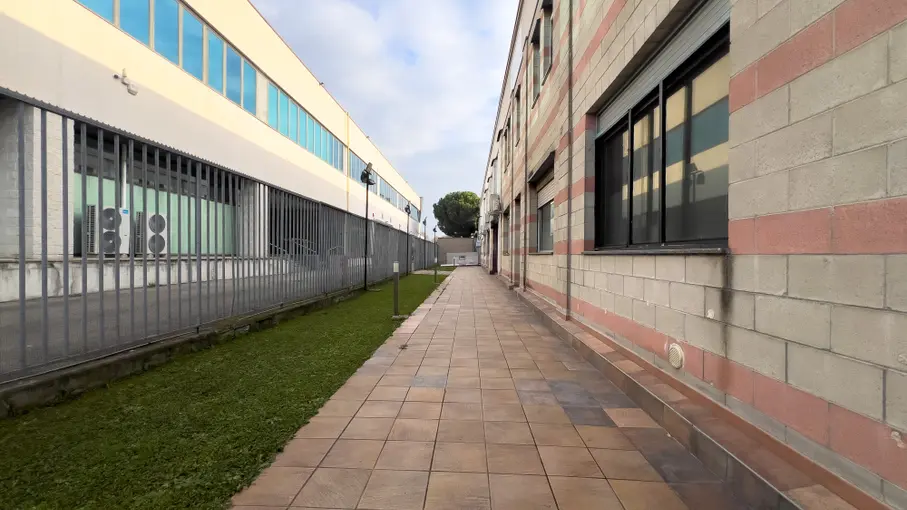 Stabile o palazzo Via P. Togliatti 1, Corsico